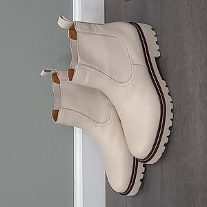 Caslon Miller Water Resistant Chelsea Boot